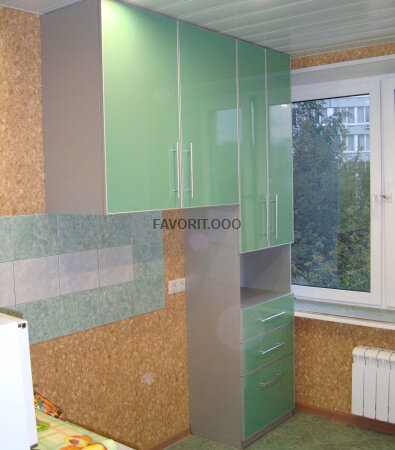 Мебель для кухни с оригинальной радиусной тумбой под мойку