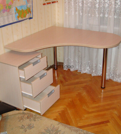 Угловой компьютерный стол с тумбой